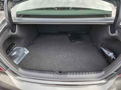 Used 2025 Genesis G70 2.5T image 32