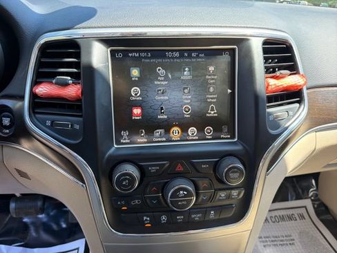Used 2017 Jeep Grand Cherokee Limited AWD/4WD image 19