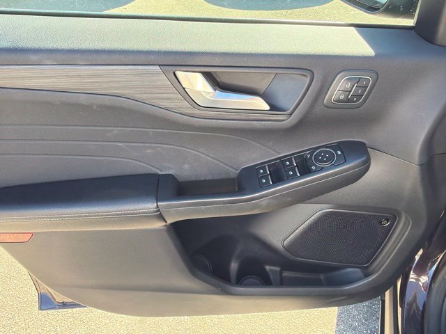 Used 2023 Ford Escape SE w/ PHEV Premium Package FWD image 13
