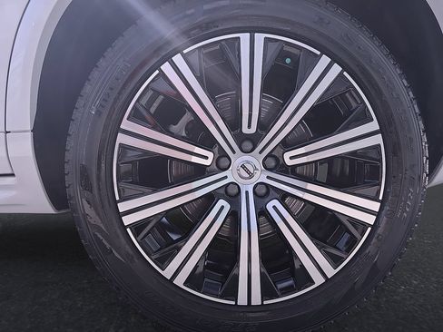 Certified 2025 Volvo XC90 B6 Plus AWD/4WD image 45