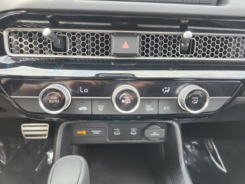 Used 2025 Honda Civic Sport image 30