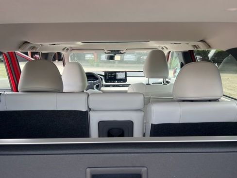 Used 2025 Mitsubishi Outlander SE image 34