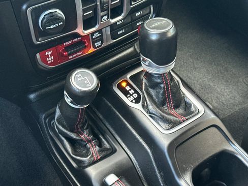 Used 2020 Jeep Gladiator Rubicon AWD/4WD image 21