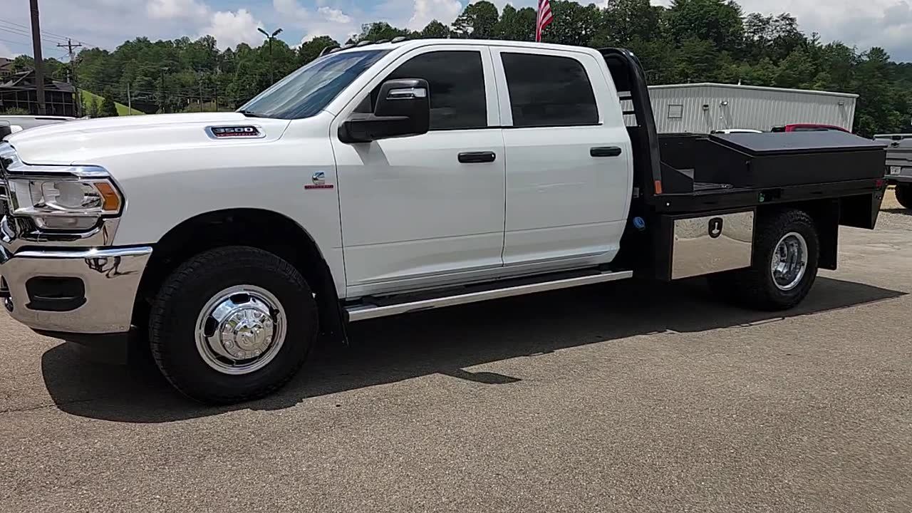 Used 2024 RAM 3500 Tradesman w/ Chrome Appearance Group AWD/4WD image 2