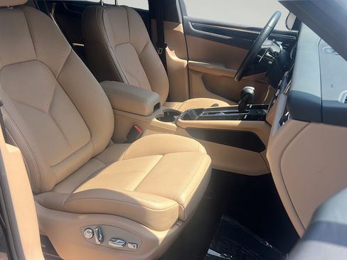 Certified 2026 Porsche Macan AWD/4WD image 21