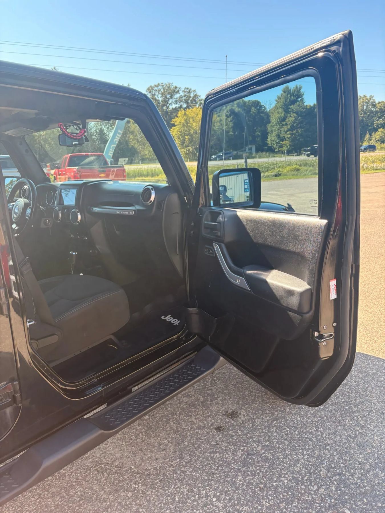 Used 2013 Jeep Wrangler Unlimited Sahara AWD/4WD image 23