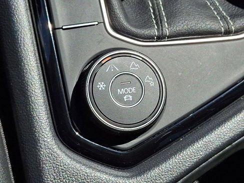 Used 2024 Volkswagen Taos SE AWD/4WD image 29