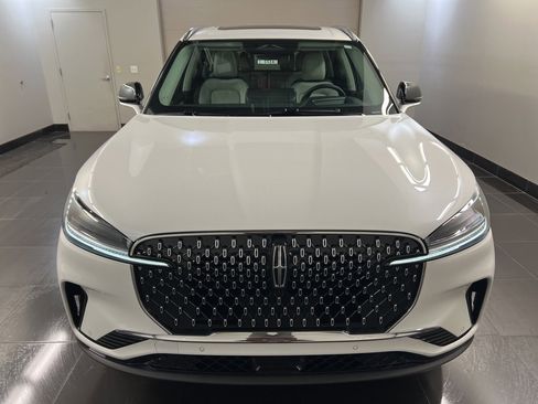 New 2026 Lincoln Aviator AWD image 2