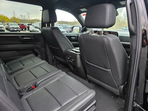 Used 2025 Chevrolet Suburban Z71 AWD/4WD image 13
