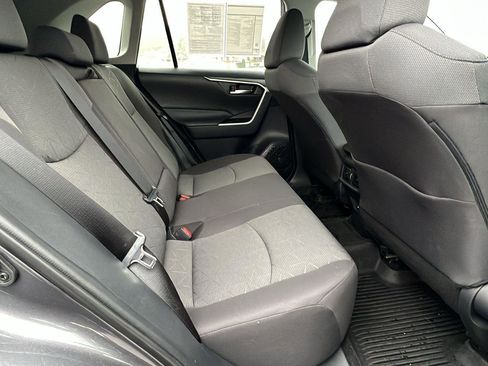 Used 2021 Toyota RAV4 XLE image 15
