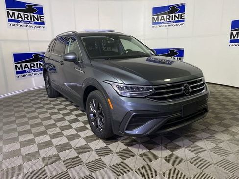 Used 2023 Volkswagen Tiguan SE image 1