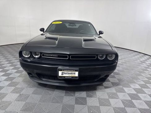Used 2016 Dodge Challenger SXT w/ Driver Convenience Group image 8