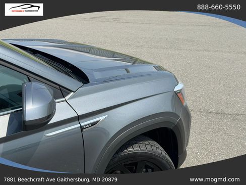 Used 2022 Volkswagen Taos SE FWD image 4