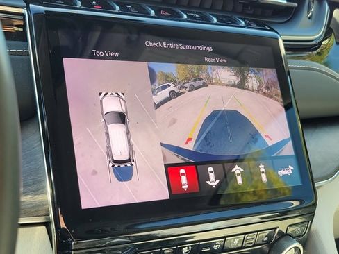 Used 2023 Jeep Grand Cherokee L Overland w/ Advanced Protech Group III image 32