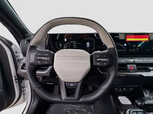 New 2025 Kia K4 GT-Line image 11