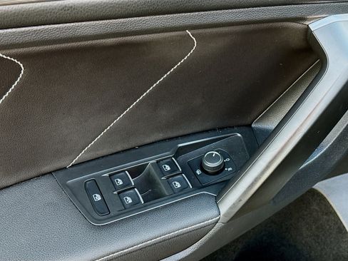 Used 2023 Volkswagen Tiguan SE R-Line image 22