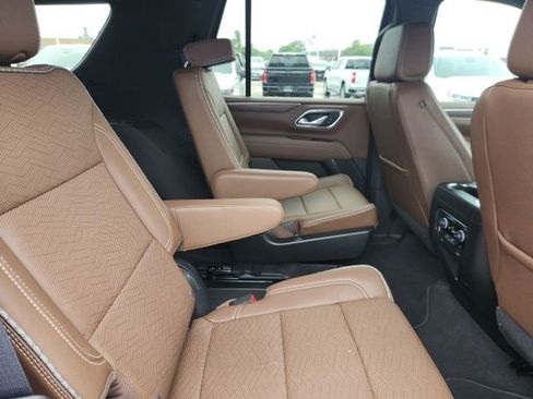 Used 2023 Chevrolet Tahoe High Country image 11