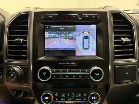 Used 2019 Ford Expedition Platinum image 18