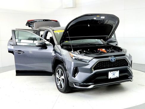 Used 2024 Toyota RAV4 SE w/ Weather & Moonroof Package AWD/4WD image 9