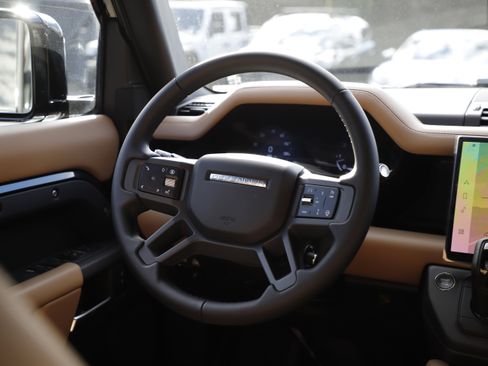 New 2026 Land Rover Defender 110 X-Dynamic SE AWD/4WD image 18