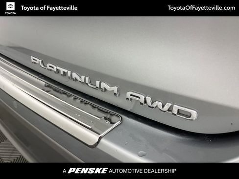 Used 2023 Toyota Highlander Platinum image 4