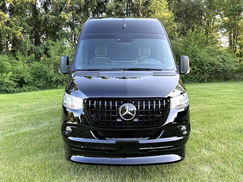 Used 2024 Mercedes-Benz Sprinter 3500 image 32