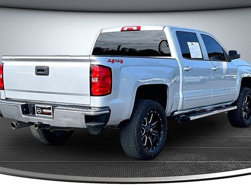 Used 2018 Chevrolet Silverado 1500 LT w/ LT Eassist Package AWD/4WD image 7