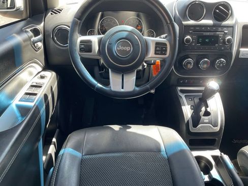 Used 2016 Jeep Compass Latitude FWD image 18