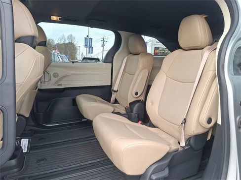Used 2023 Toyota Sienna XLE image 10