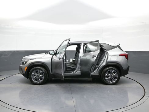 Certified 2024 Kia Seltos LX image 42