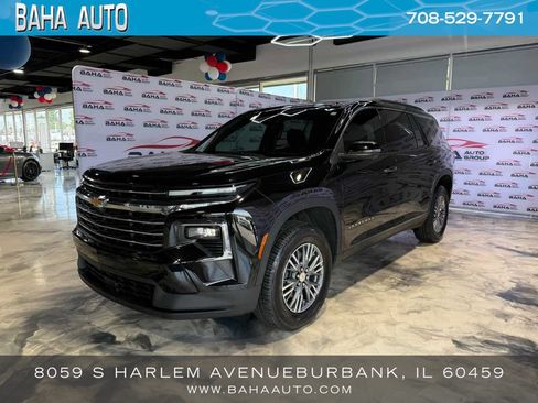 Used 2025 Chevrolet Traverse LT w/ Driver Confidence Package FWD image 1