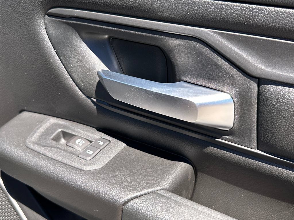 New 2026 RAM 1500 Express AWD/4WD image 16