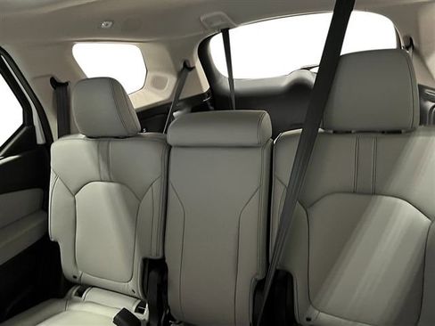 New 2025 Honda Pilot Touring image 30