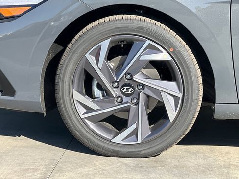 New 2025 Hyundai Elantra SEL image 32