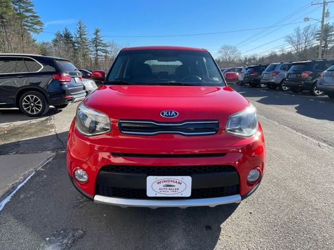 Used 2017 Kia Soul + image 2