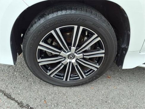 Used 2020 Lexus LX 570 4WD w/ 3rd Row & Luxury Pkg image 10