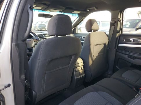 Used 2016 Ford Explorer XLT image 12