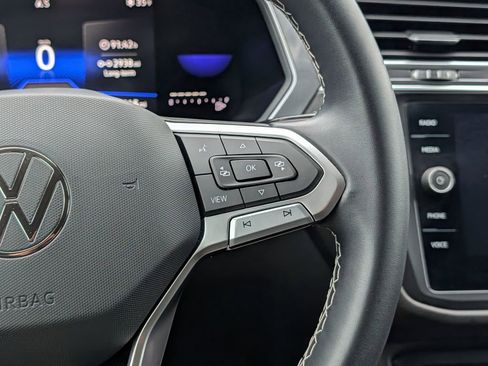 Used 2023 Volkswagen Tiguan SE image 18