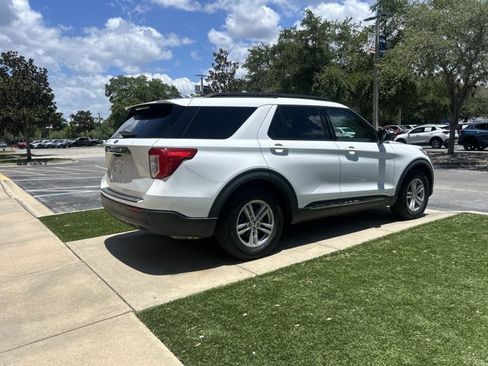 Certified 2021 Ford Explorer XLT RWD image 3