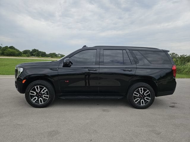 Used 2024 GMC Yukon AT4 w/ Technology Package AWD/4WD image 4