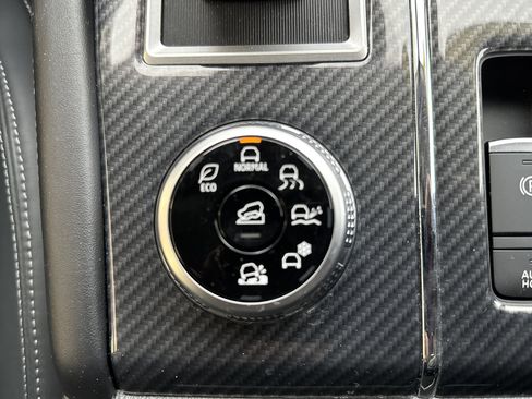 Used 2022 Mitsubishi Outlander SE image 16