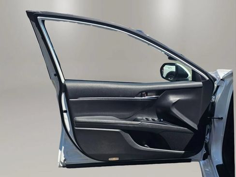 Used 2020 Toyota Camry XSE FWD image 12