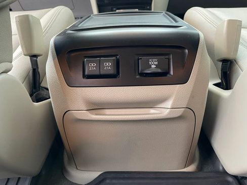 Used 2020 Toyota Sienna XLE Premium image 32