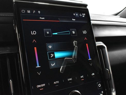 Used 2025 GMC Acadia Elevation image 18