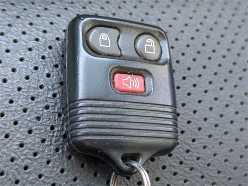 Used 2010 Ford F150 Lariat image 27