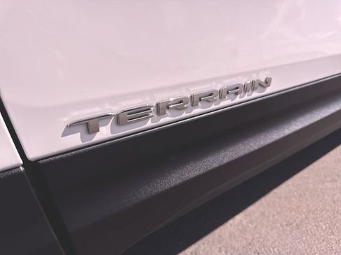 Used 2024 GMC Terrain SLE AWD/4WD image 29