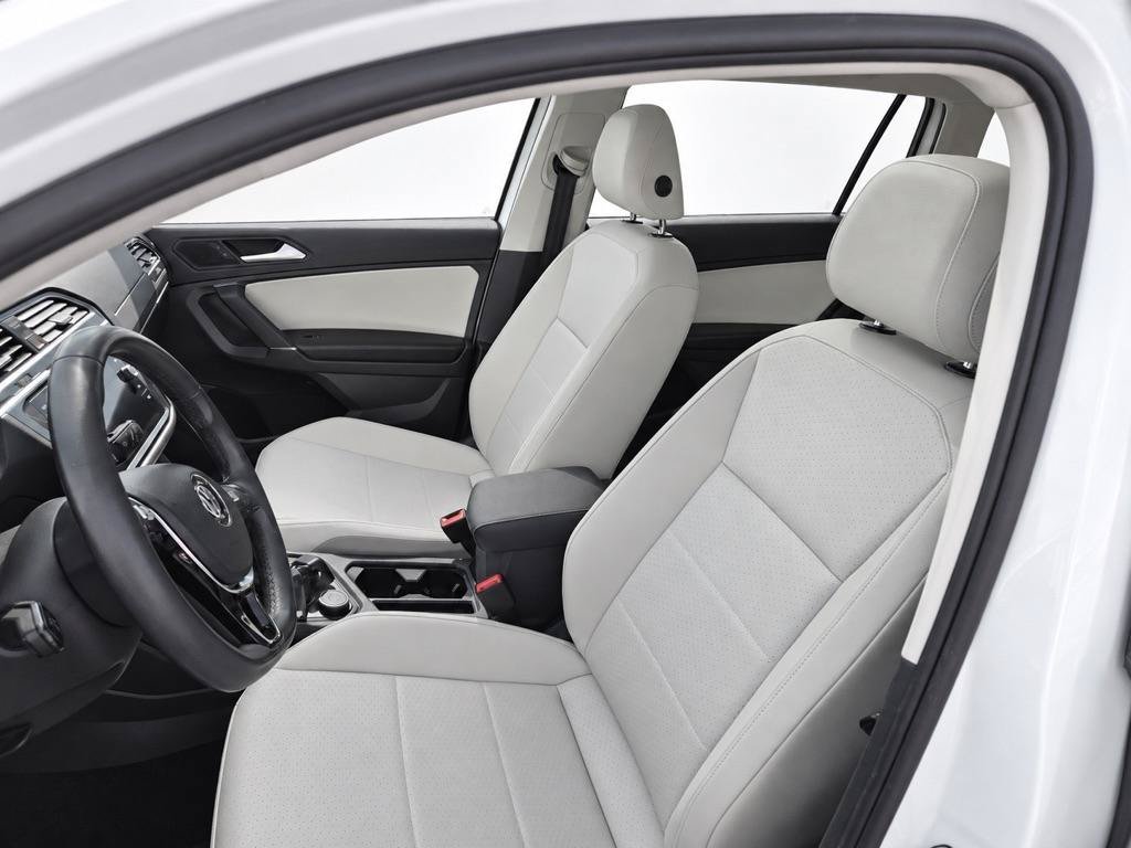 Used 2020 Volkswagen Tiguan SEL AWD/4WD image 9