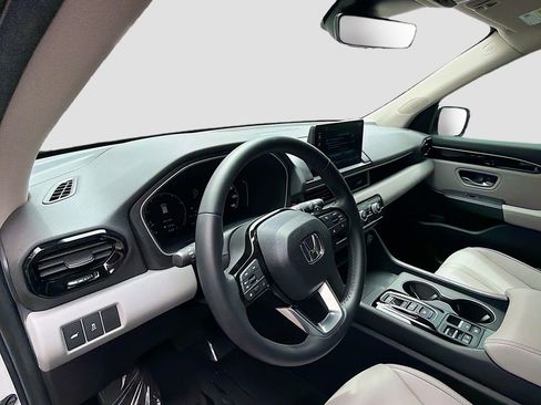 Used 2025 Honda Pilot EX-L image 9