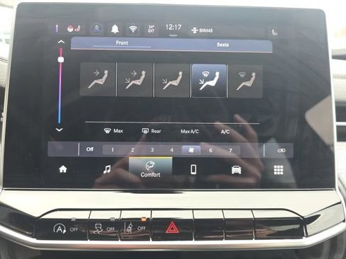 Certified 2024 Jeep Compass Latitude w/ Sun and Sound Group AWD/4WD image 21