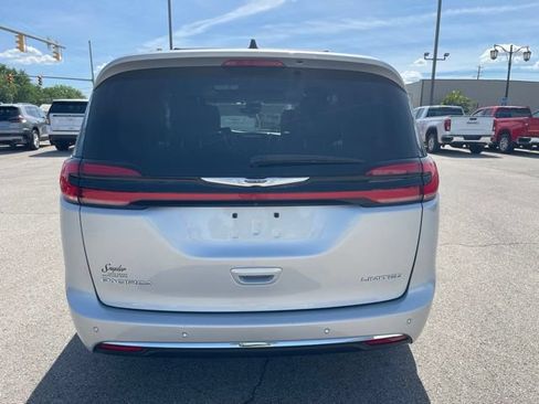 Used 2023 Chrysler Pacifica Limited FWD image 12